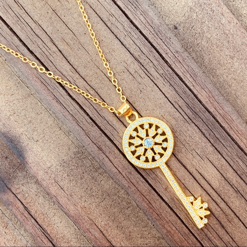 TREASURE ♡ Cubic Zirconia Key GIFT - Picture 14 of 16